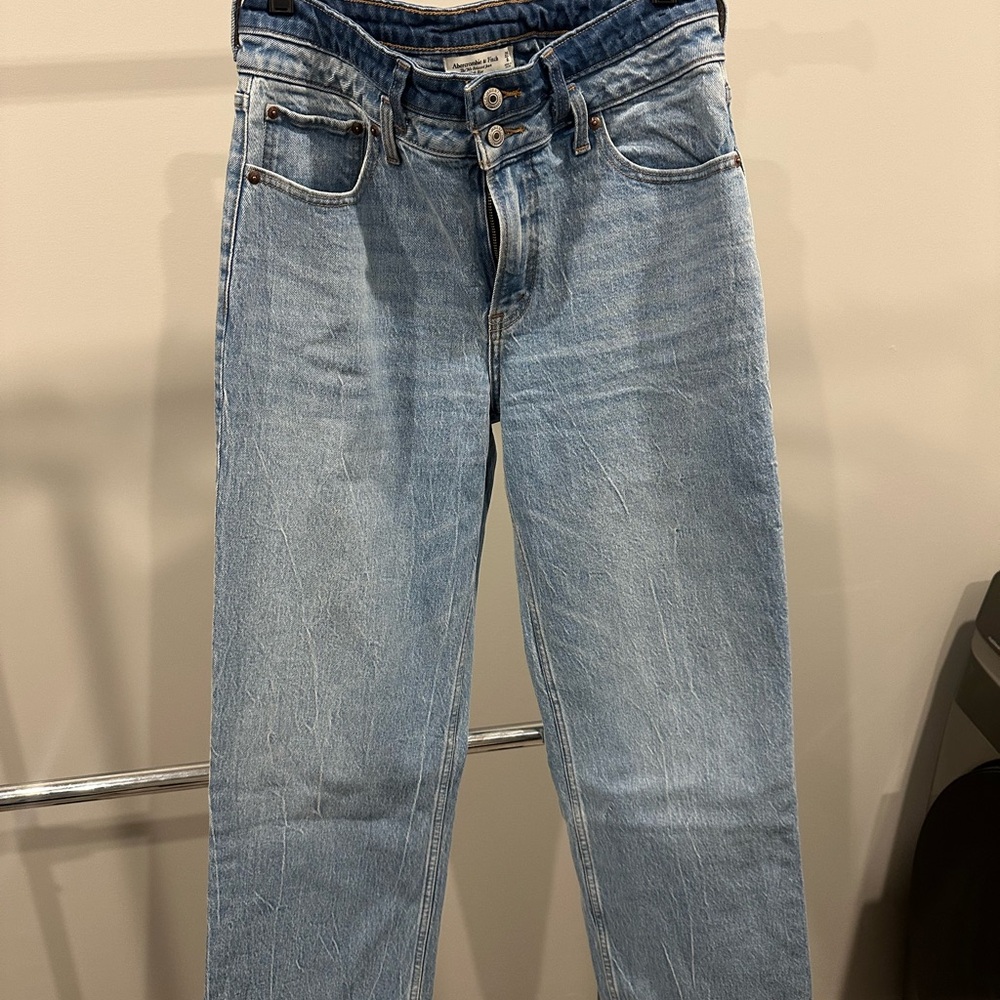 Abercrombie Curve Love 90s Relaxed High Rise Jean 29L